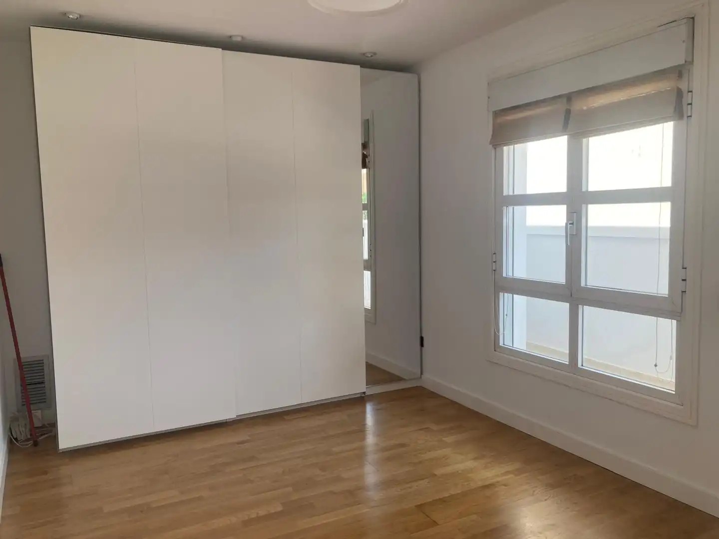 Schlafzimmer von Dachboden zur Miete in Zaragoza mit Klimaanlage, Heizung und Parkett