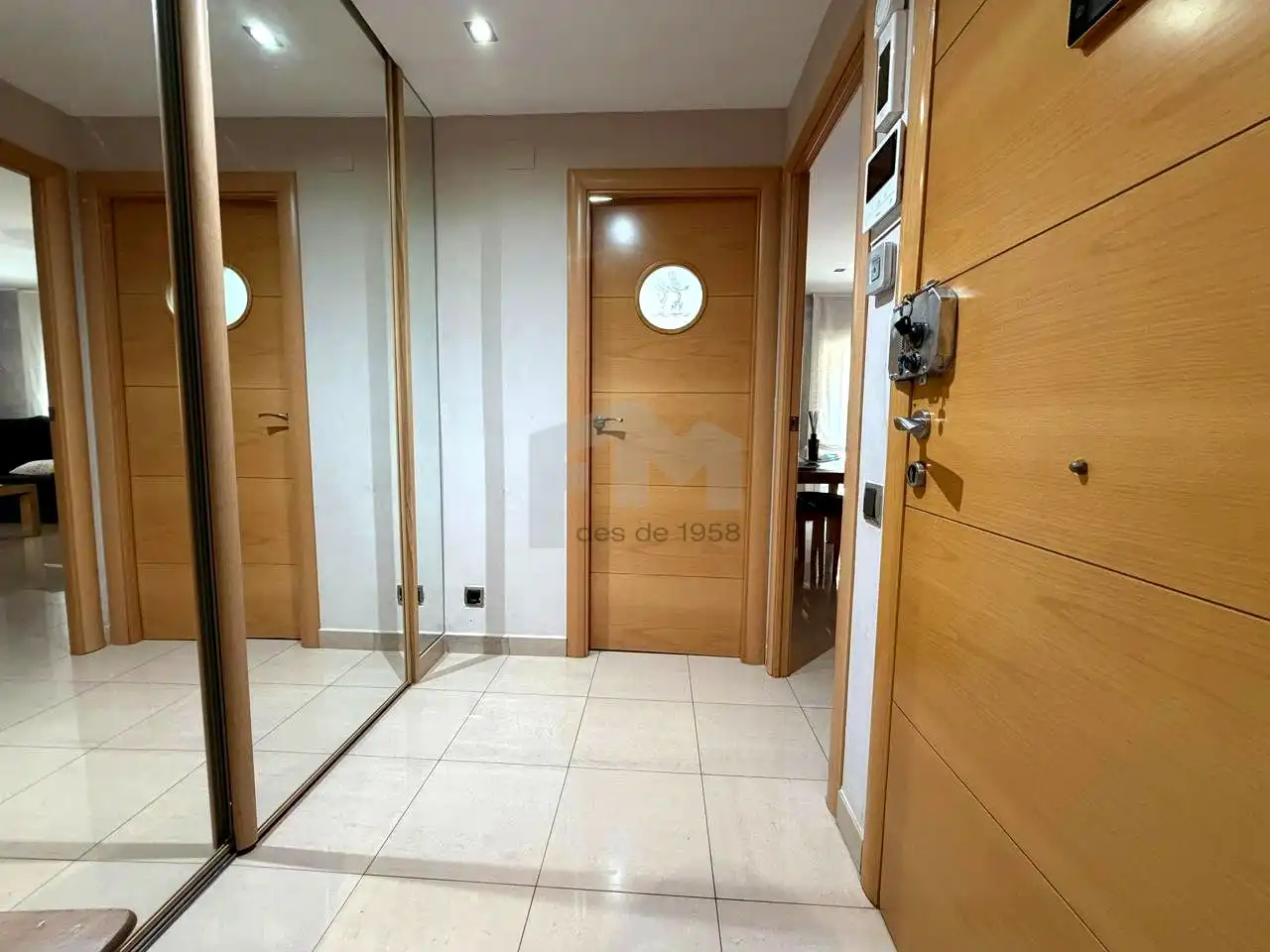Flat for sale in Barcelona  with Air Conditioner and Balcony