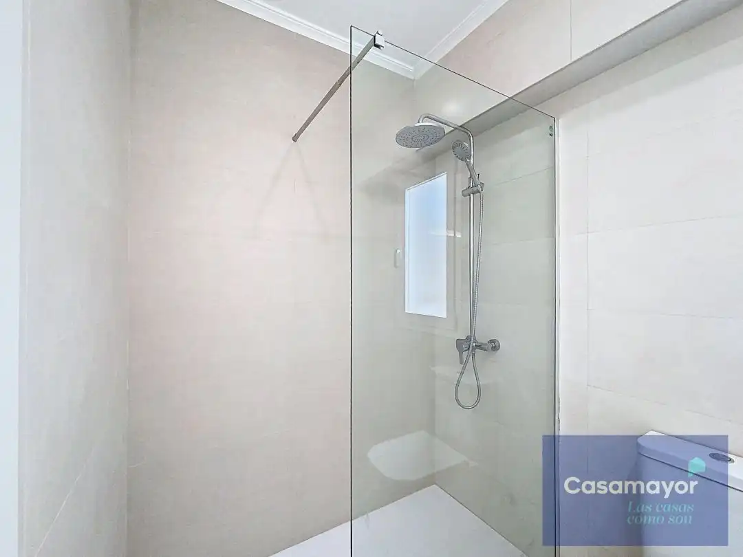 Baño de Piso de alquiler en Alicante / Alacant con Aire acondicionado y Calefacción