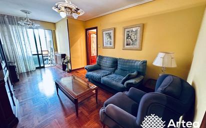 Sala d'estar de Pis en venda en Bilbao  amb Terrassa