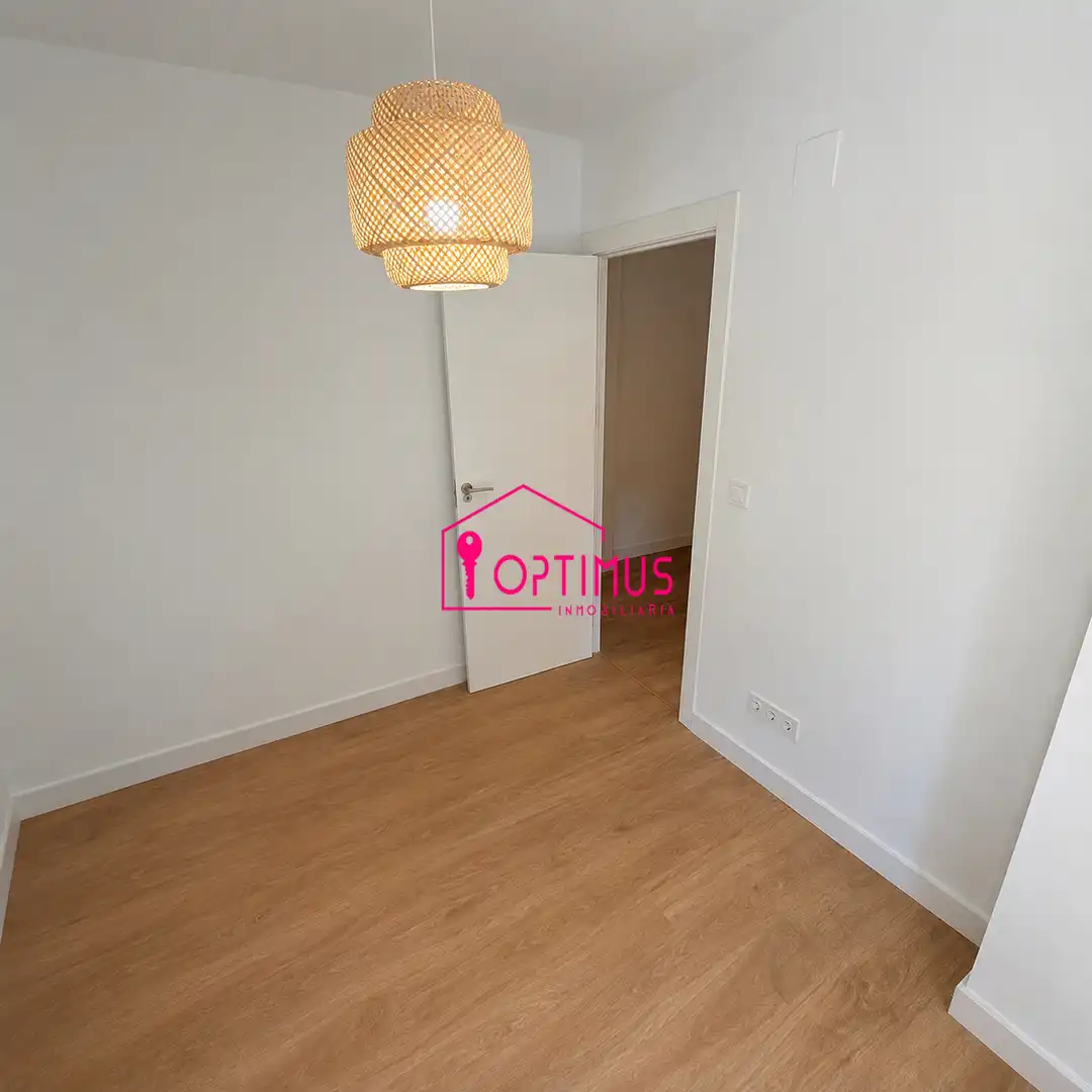 Bedroom of Apartments for sale in Valencia  with Air Conditioner, Oven and Balcony