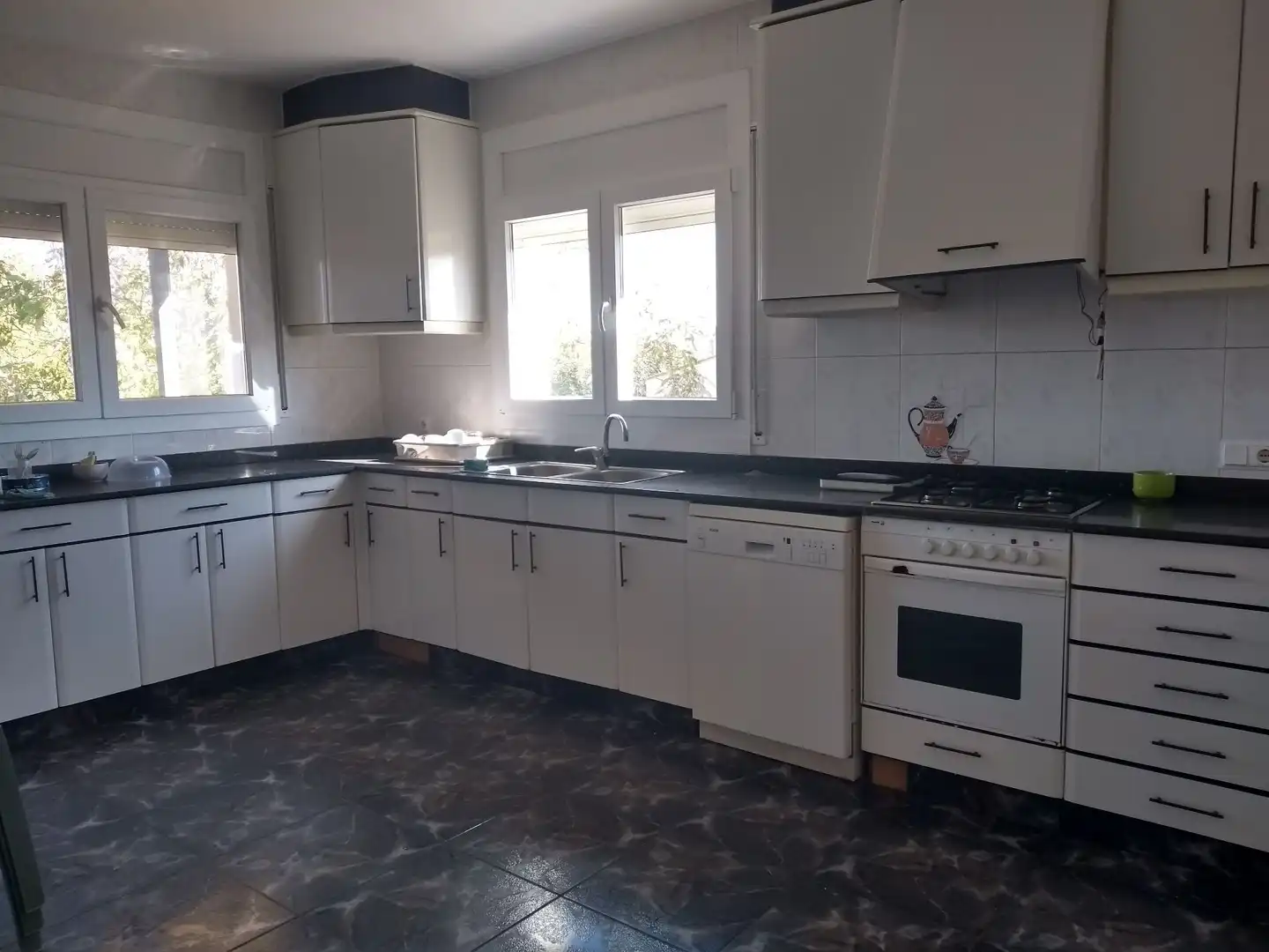 Cuina de Finca rústica en venda en Bàscara amb Aire condicionat, Calefacció i Jardí privat
