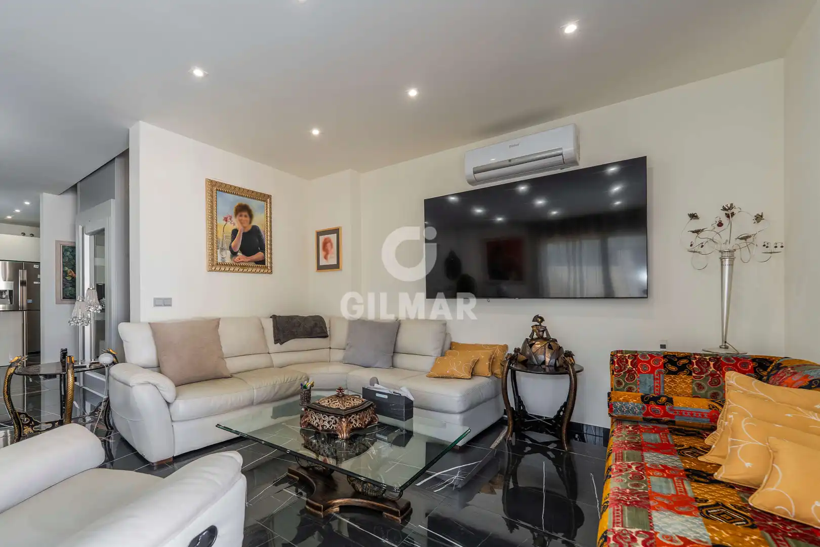 Sala d'estar de Casa adosada en venda en Pozuelo de Alarcón amb Calefacció, Jardí privat i Piscina