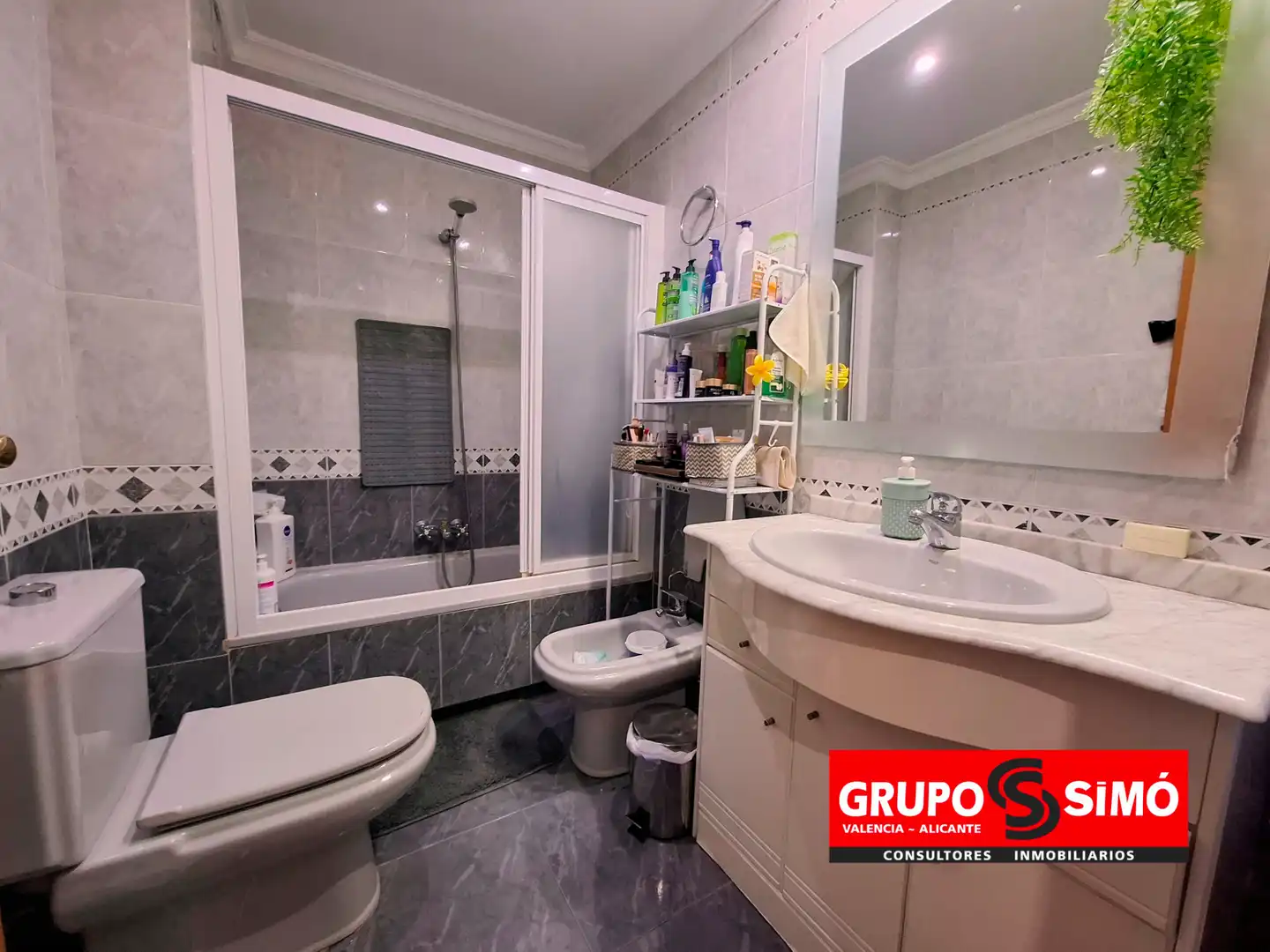 Bathroom of Flat for sale in Alcàsser  with Air Conditioner, Storage room and Oven