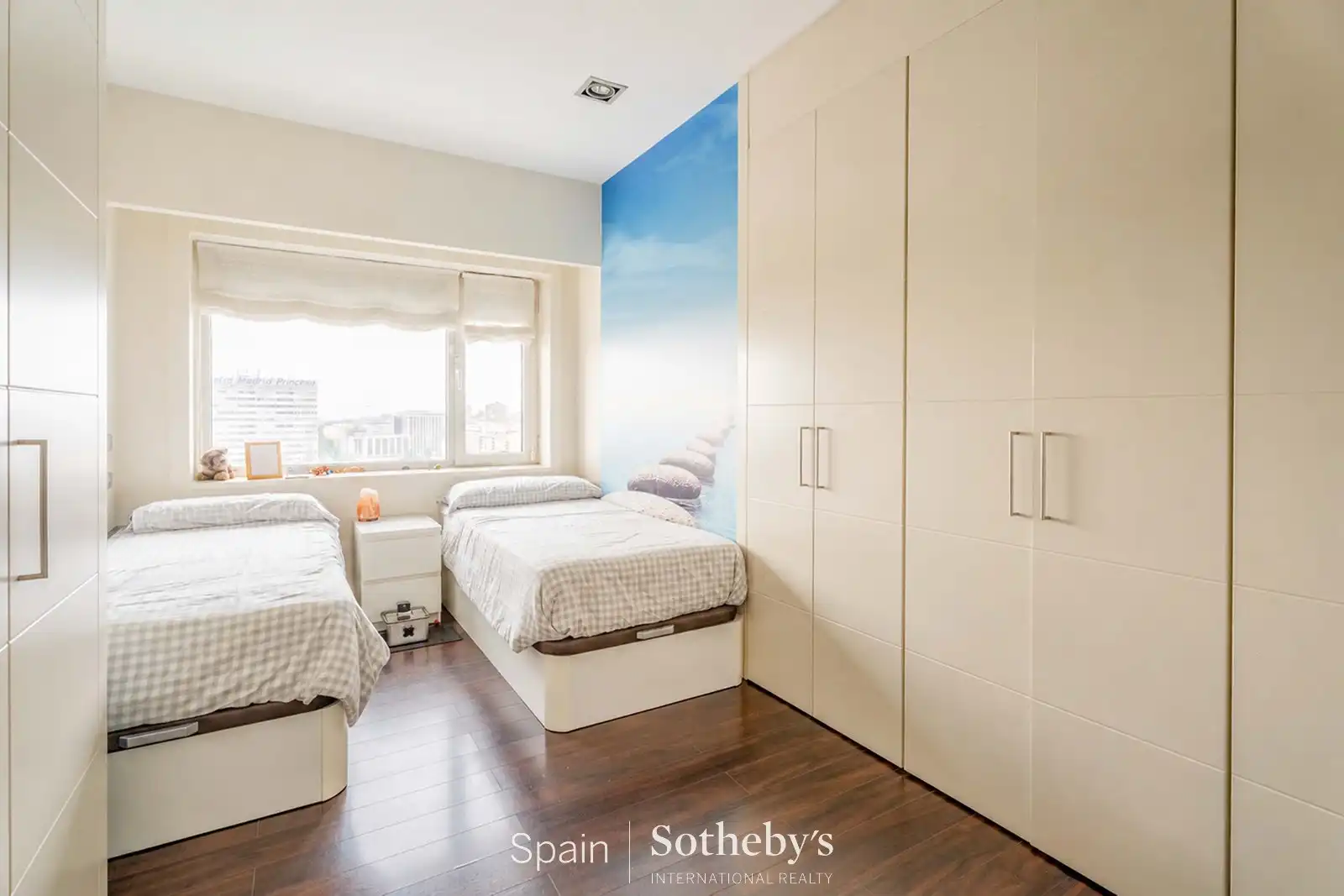 Bedroom of Apartments for sale in Madrid  with Air Conditioner and Community pool