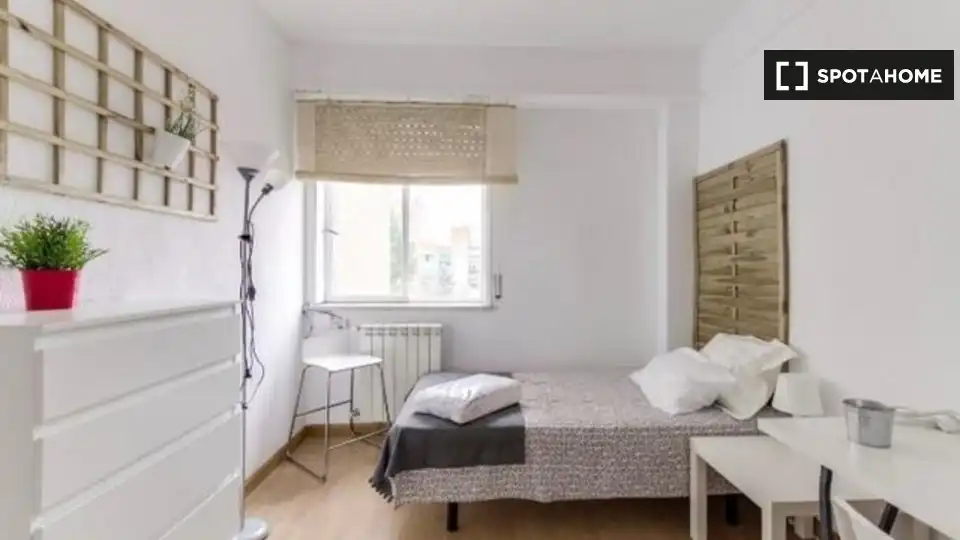Habitación de Piso de alquiler en Madrid con Aire acondicionado, Calefacción y Amueblado