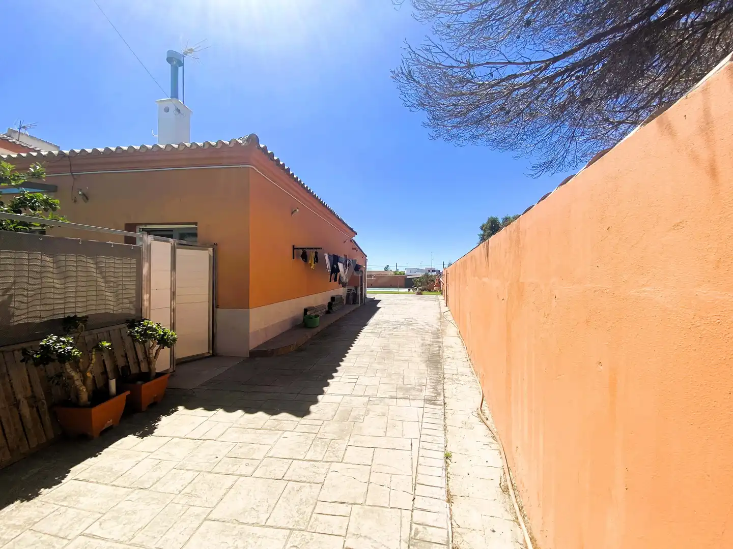 Vista exterior de Casa o xalet en venda en Chiclana de la Frontera amb Aire condicionat i Calefacció