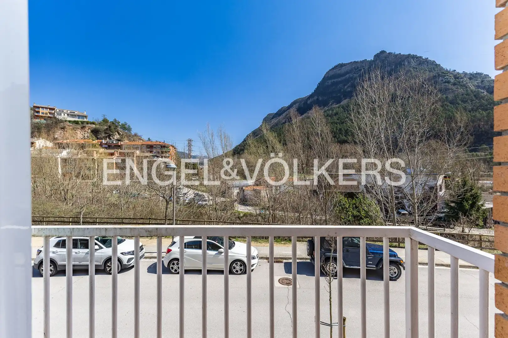Vista exterior de Casa adosada en venda en Guardiola de Berguedà amb Calefacció, Jardí privat i Balcó