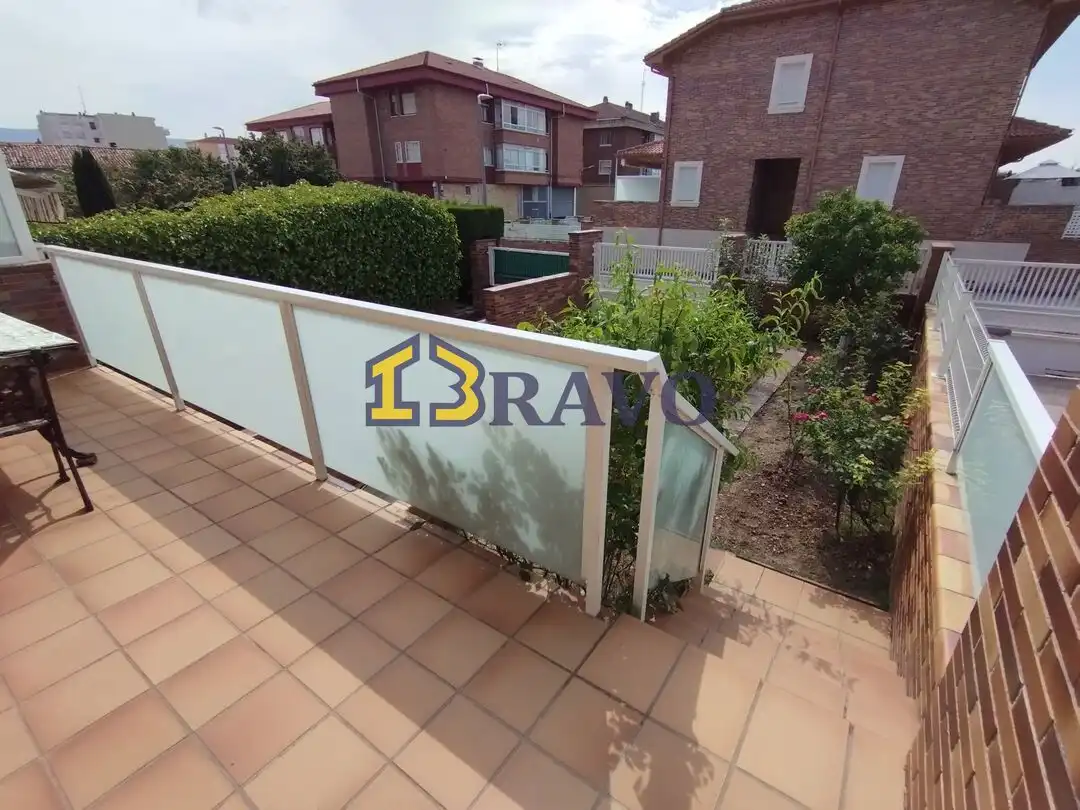 Jardín de Casa adosada en venta en Medina de Pomar con Calefacción, Jardín privado y Terraza