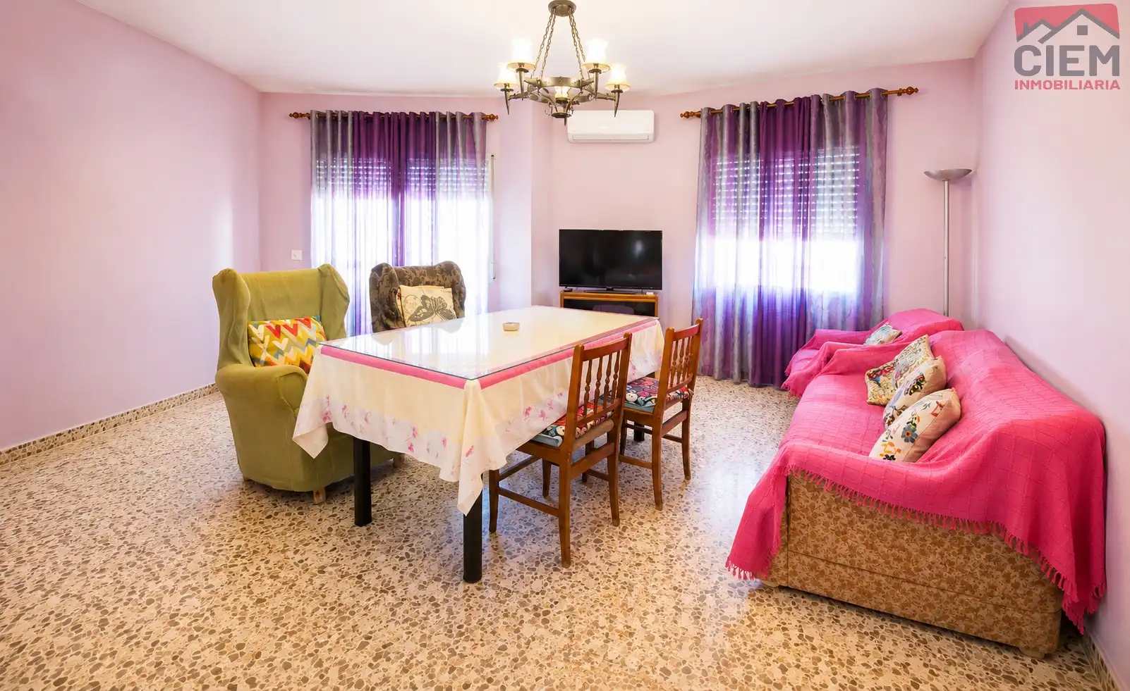 House with terrace for sale in Calle Mérida 1