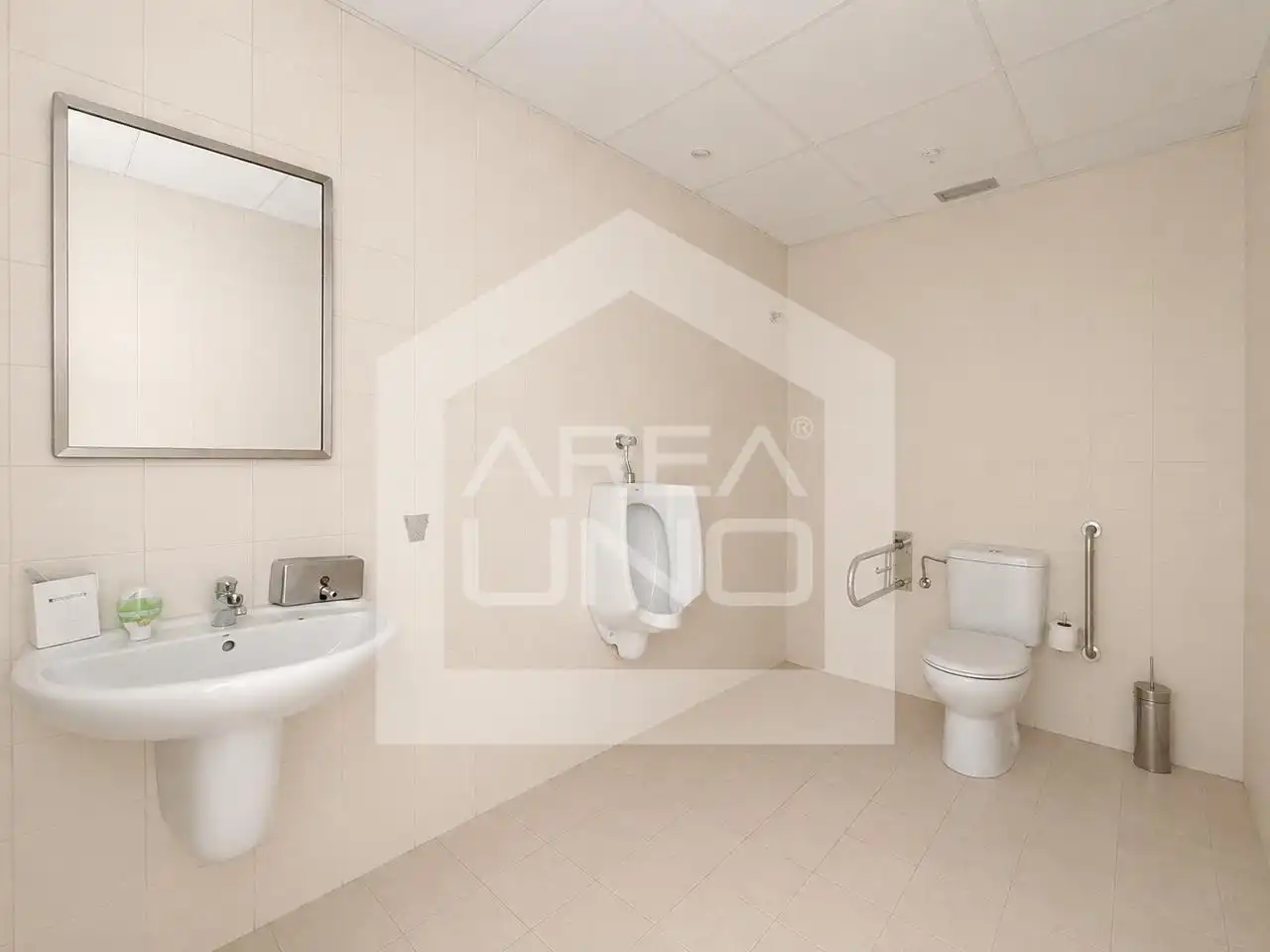 Baño de Local de alquiler en Alcorcón con Aire acondicionado