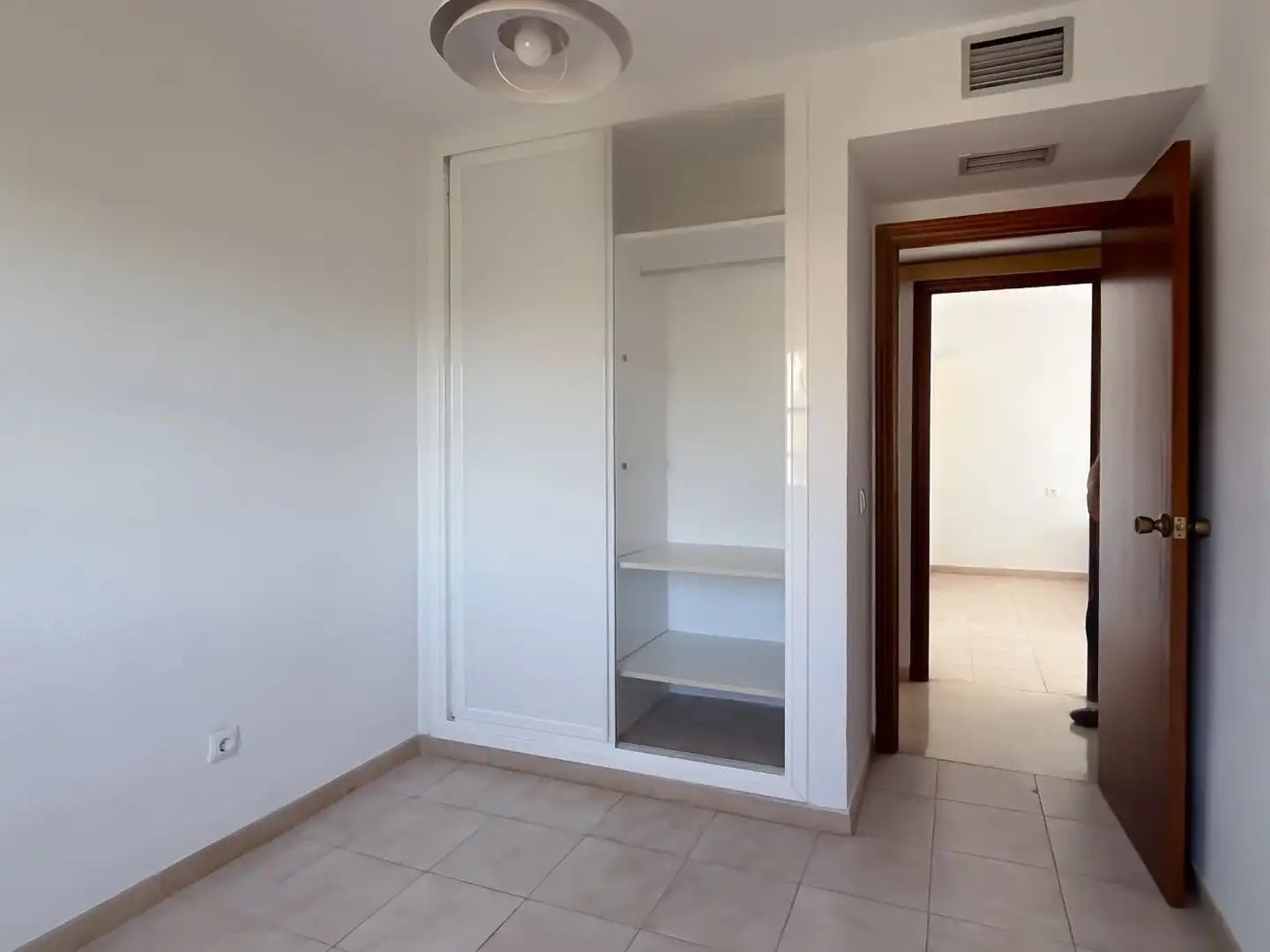 Schlafzimmer von Wohnung zur Miete in Sevilla mit Klimaanlage, Heizung und Terrasse
