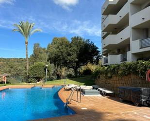 Piscina de Pis en venda en Marbella amb Aire condicionat i Terrassa