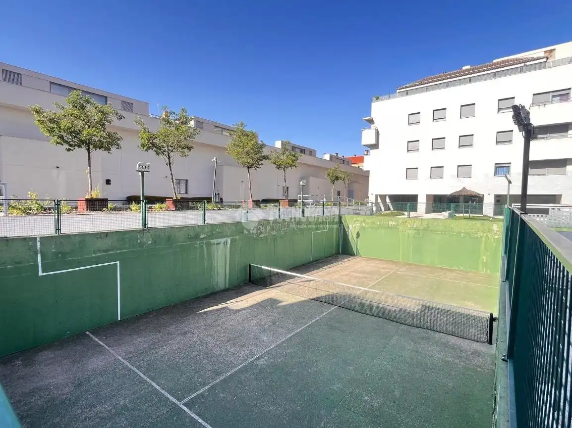 Vista exterior de Piso en venta en Navalcarnero con Aire acondicionado, Trastero y Piscina comunitaria