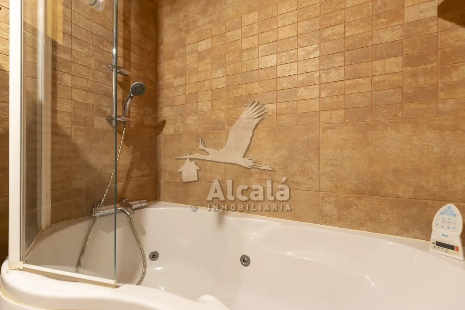 Baño de Piso en venta en Alcalá de Henares con Calefacción, Parquet y Piscina