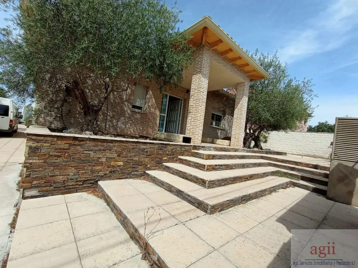 Vista exterior de Casa o xalet en venda en Valdeaveruelo amb Aire condicionat, Calefacció i Piscina