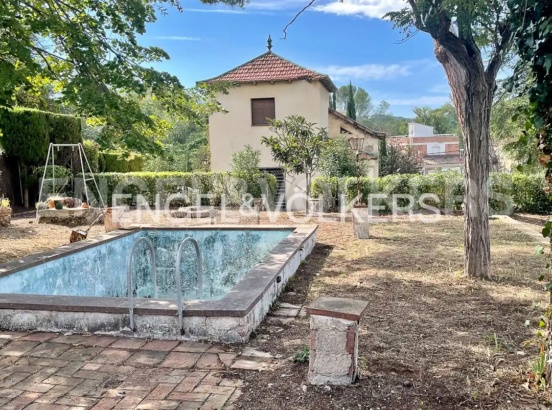 Vista exterior de Casa o xalet en venda en Sant Cugat del Vallès amb Calefacció, Jardí privat i Terrassa