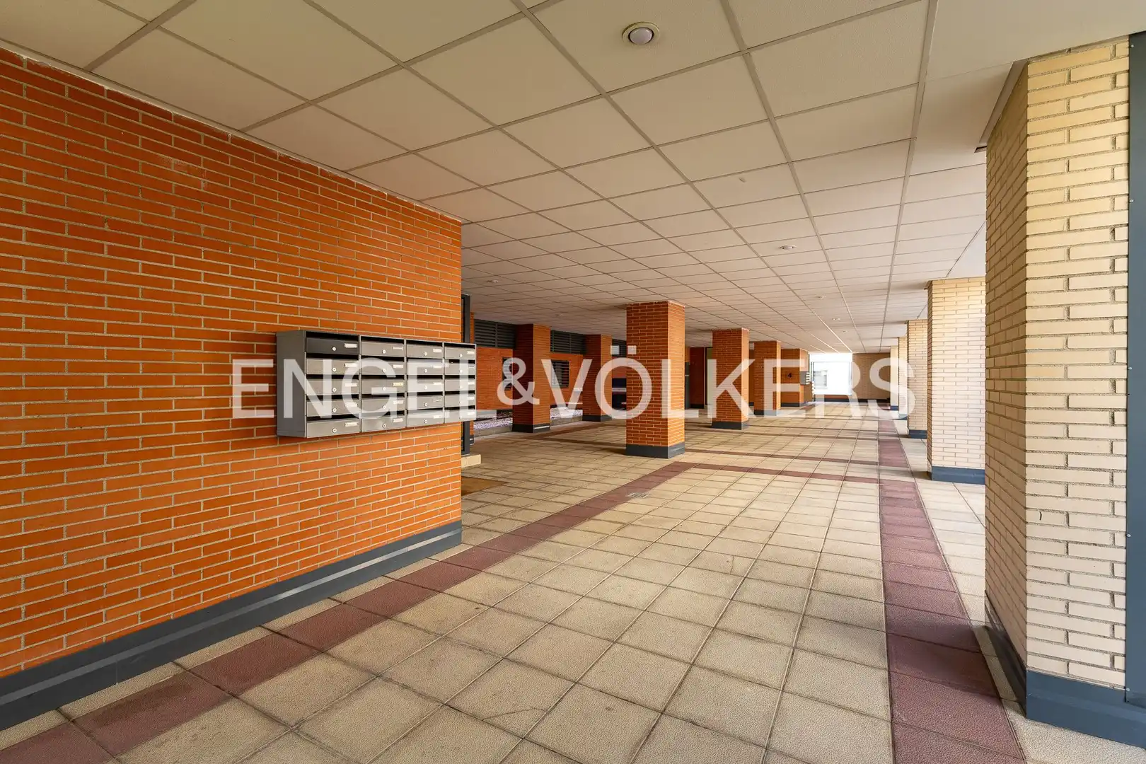Flat for sale in Madrid  with Air Conditioner, Heating and Storage room