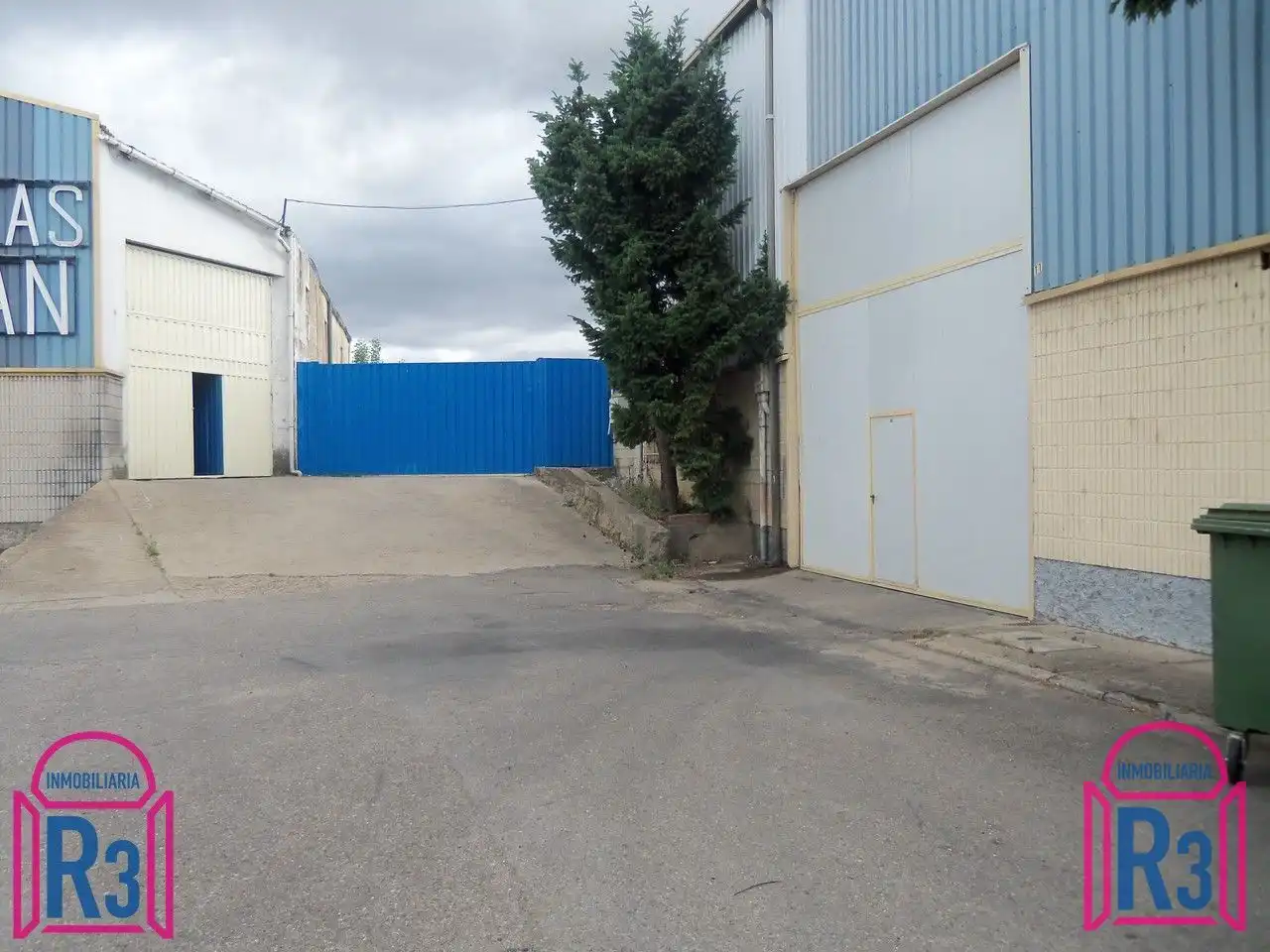Parking de Nave industrial en venta en Valdefresno