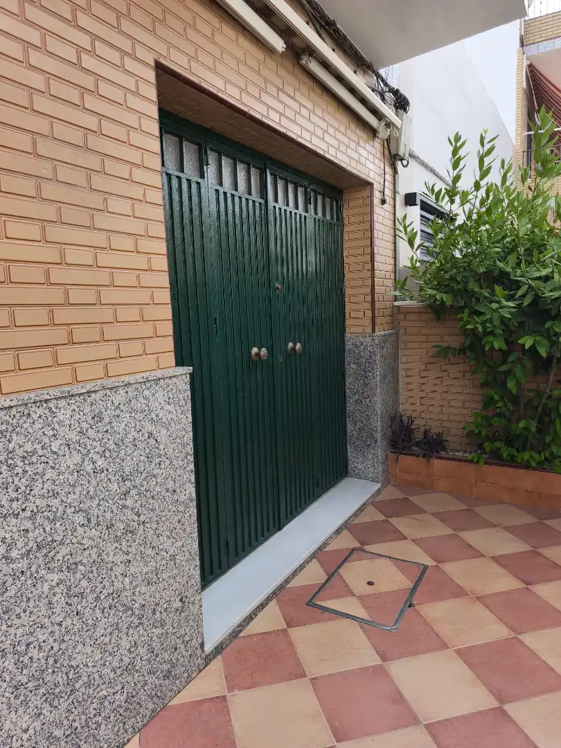 Vista exterior de Casa o chalet en venta en Sevilla con Terraza, Trastero y Amueblado
