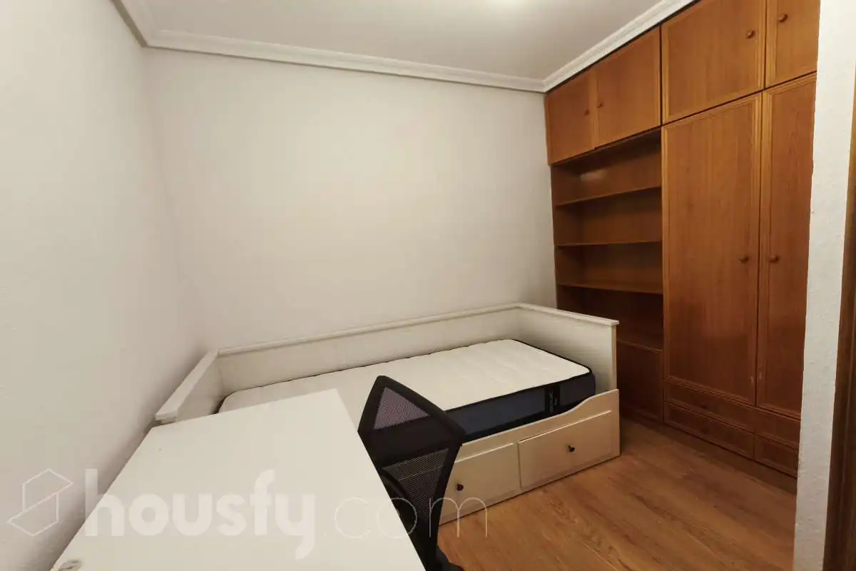 Habitación de Piso de alquiler en Madrid con Calefacción y Amueblado