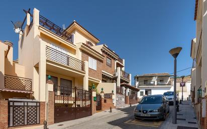 Vista exterior de Casa adosada en venda en  Granada Capital amb Aire condicionat, Terrassa i Balcó