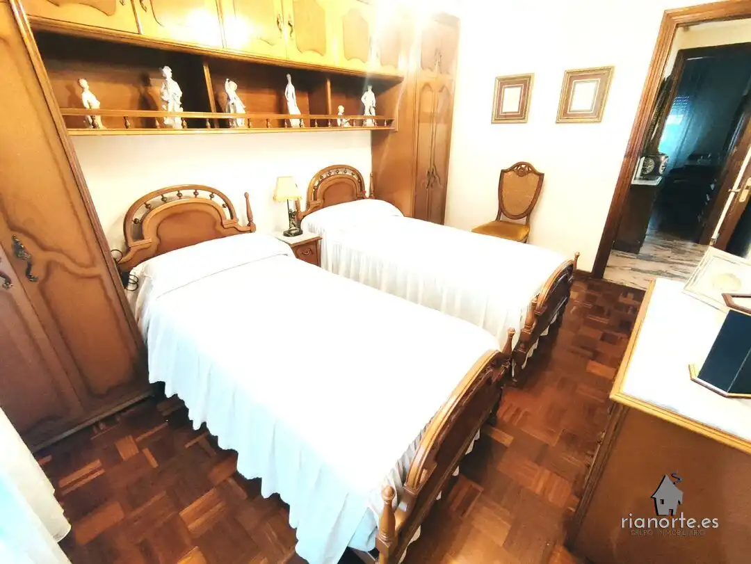 Dormitori de Pis en venda en San Martín del Rey Aurelio amb Calefacció i Moblat