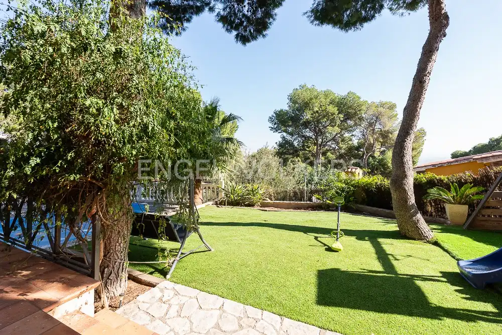 Jardí de Casa o xalet en venda en Sagunto / Sagunt amb Calefacció, Jardí privat i Parquet
