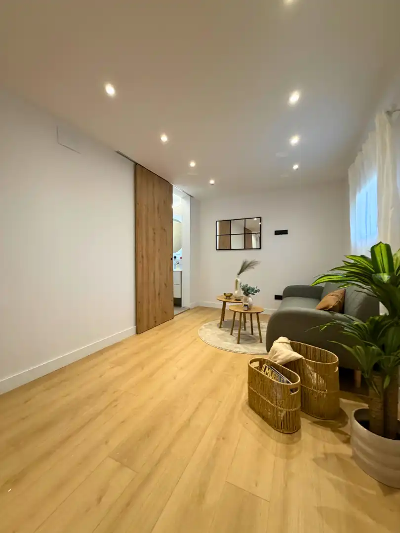 Sala de estar de Piso en venta en Oviedo  con Calefacción, Parquet y Terraza