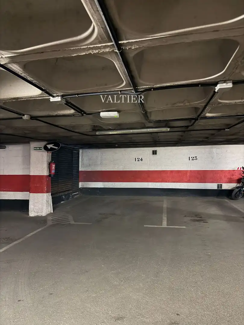 Parking de Piso de alquiler en Madrid con Aire acondicionado y Terraza