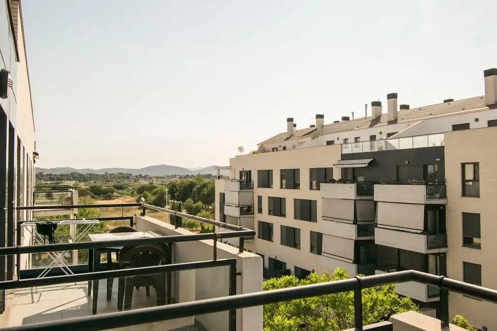 Terraza de Ático de alquiler en La Pobla de Vallbona con Aire acondicionado, Calefacción y Jardín privado