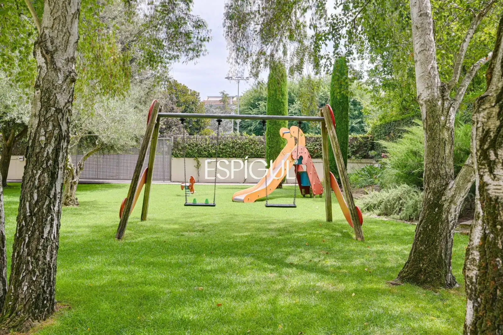 Jardín de Piso en venta en Sant Cugat del Vallès con Calefacción, Parquet y Terraza
