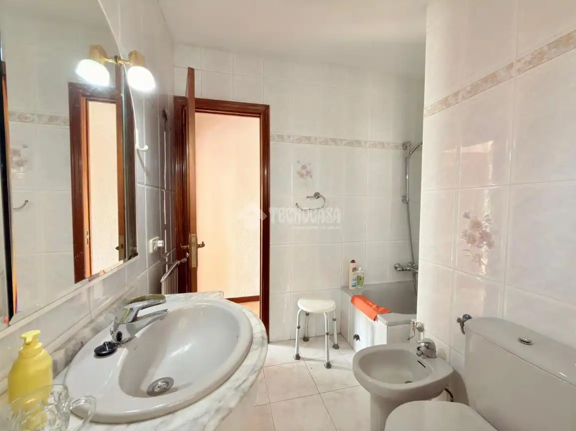 Baño de Piso en venta en Madrid con Calefacción, Parquet y Terraza