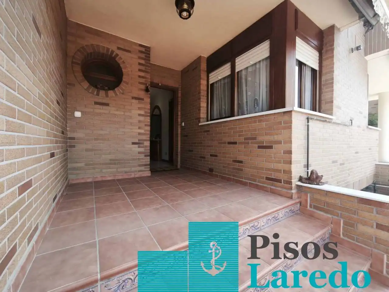 Casa adosada en venda en Laredo amb Calefacció, Jardí privat i Parquet