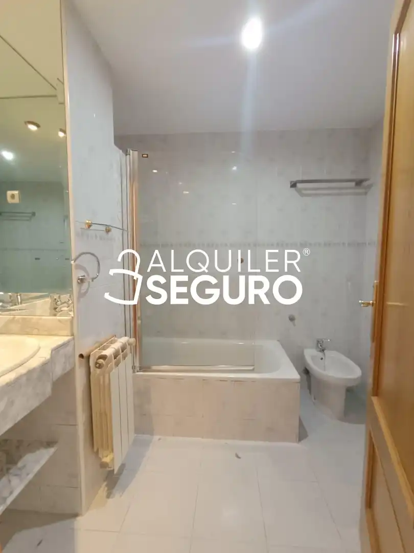 Bathroom of Flat for rent in Leganés  with Heating, Storage room and Furnished