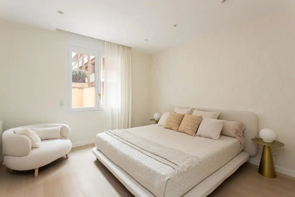 Dormitori de Apartament en venda en Barcelona amb Calefacció, Traster i Moblat