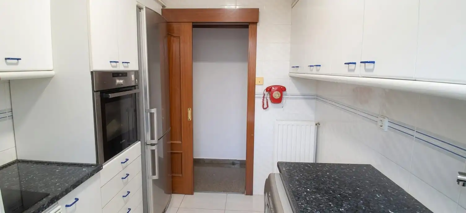 Küche von Wohnung zum Verkauf in Sabadell mit Klimaanlage, Heizung und Möbliert