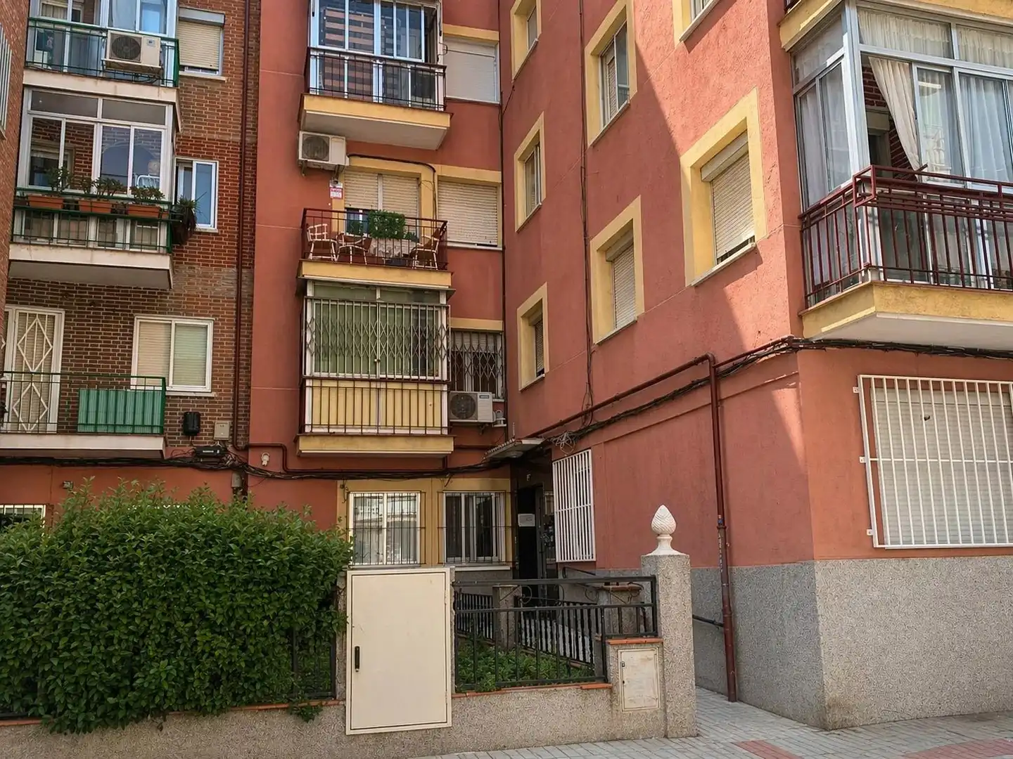Vista exterior de Piso en venta en  Madrid Capital con Calefacción