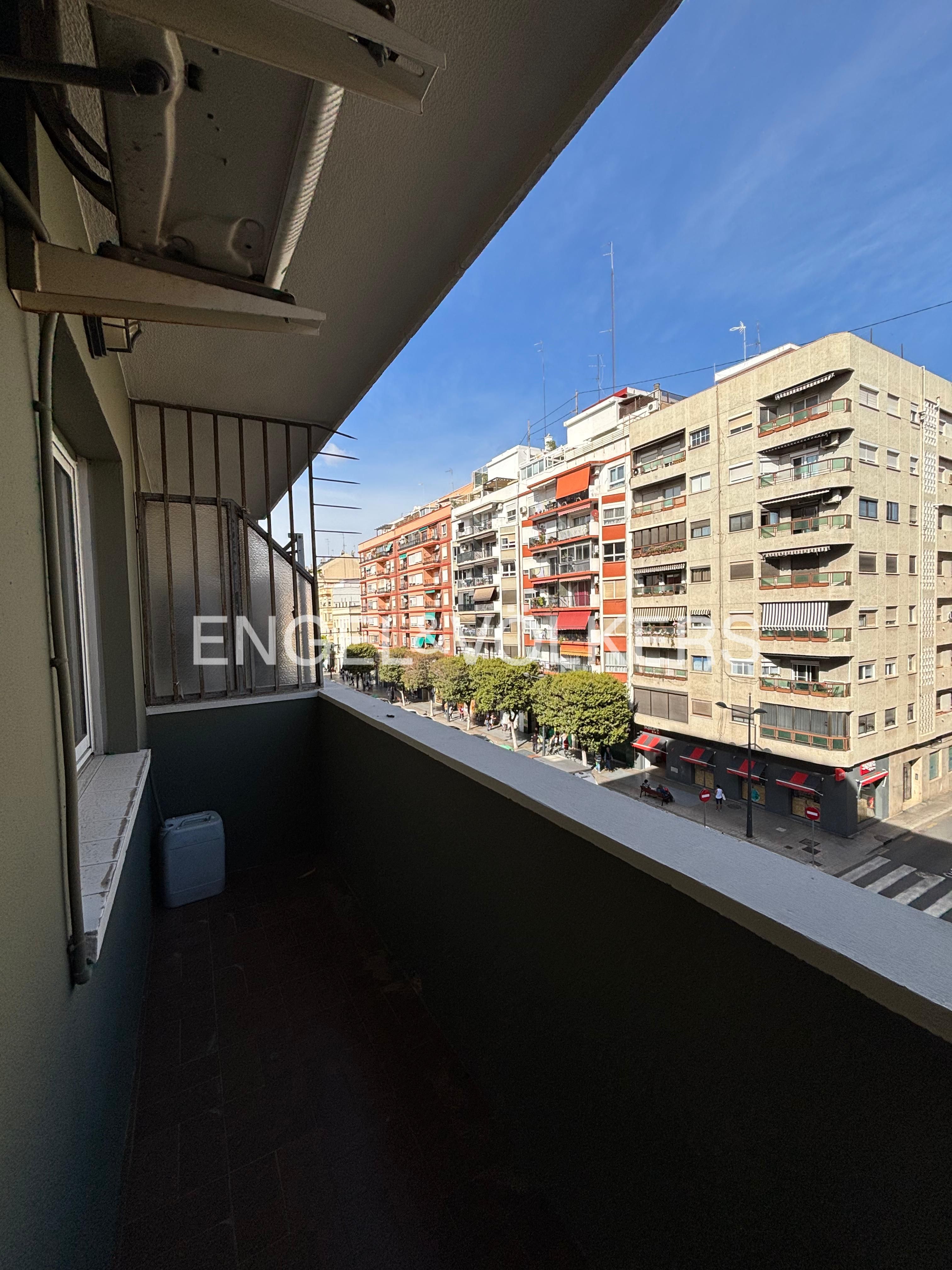Vista exterior de Apartamento de alquiler en  Valencia Capital con Aire acondicionado, Calefacción y Balcón