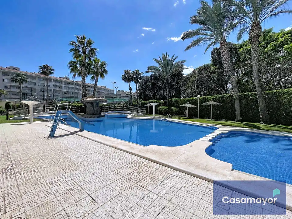 Piscina de Piso en venta en Alicante / Alacant con Aire acondicionado, Calefacción y Jardín privado