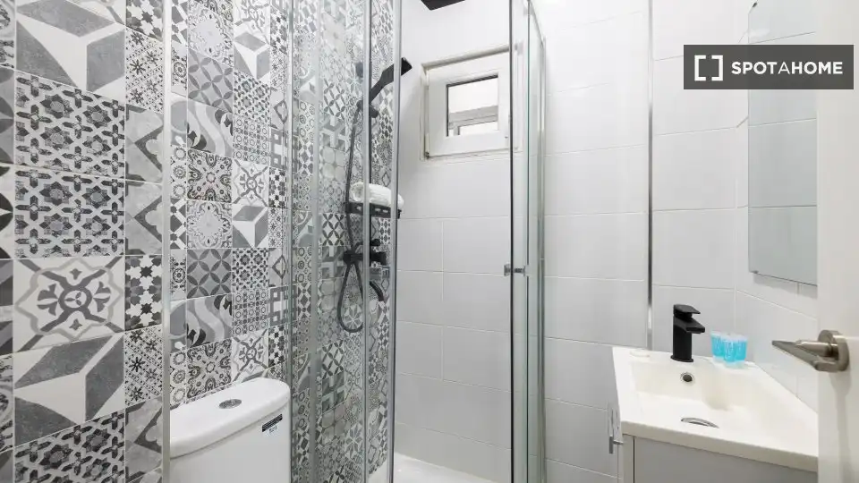 Badezimmer von Wohnungen zur untervermieten in Málaga mit Klimaanlage, Terrasse und Möbliert