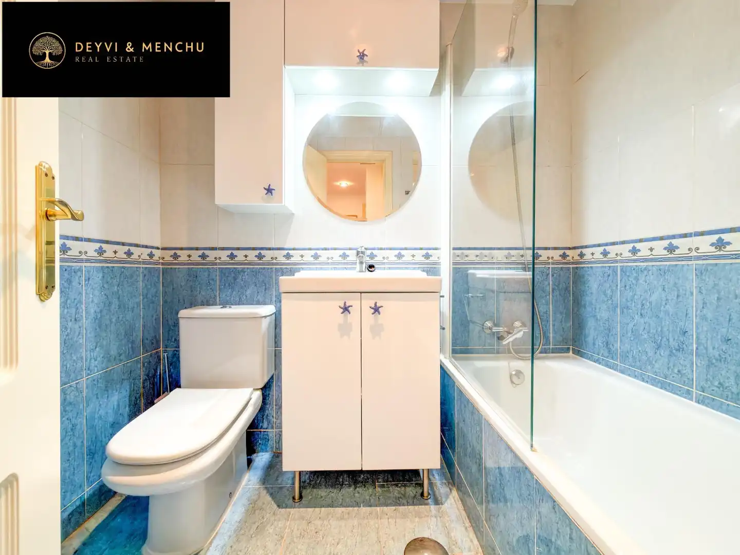 Bathroom of Flat for sale in Madrid  with Air Conditioner, Heating and Storage room