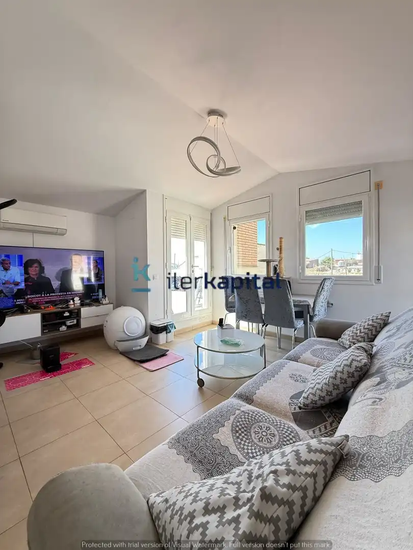 Sala d'estar de Dúplex en venda en Castelló de Farfanya amb Aire condicionat, Calefacció i Terrassa