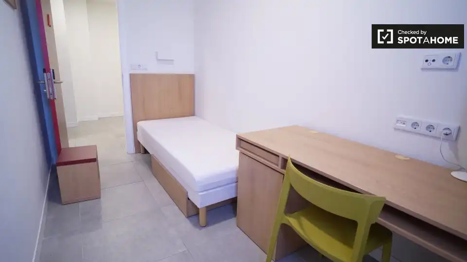 Room in Triana Oeste