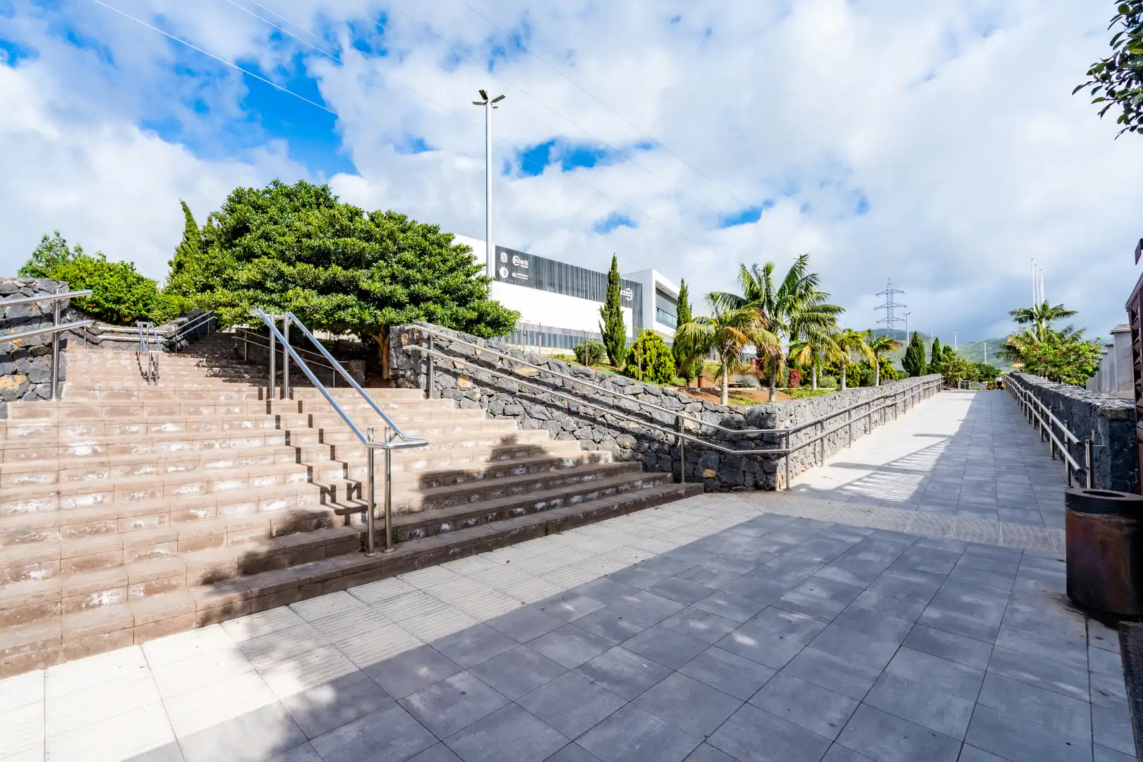 Vista exterior de Local en venta en San Cristóbal de la Laguna con Aire acondicionado, Terraza y Amueblado