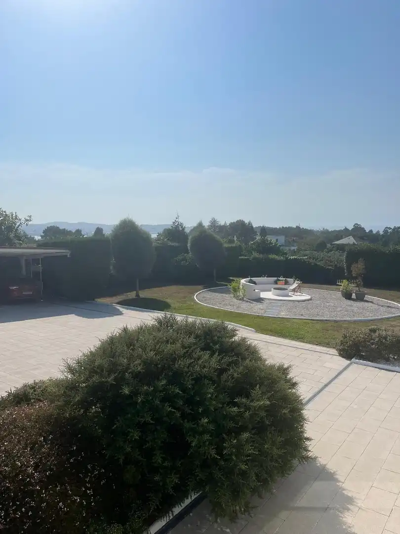Terrassa de Casa o xalet en venda en Oleiros amb Calefacció, Jardí privat i Terrassa