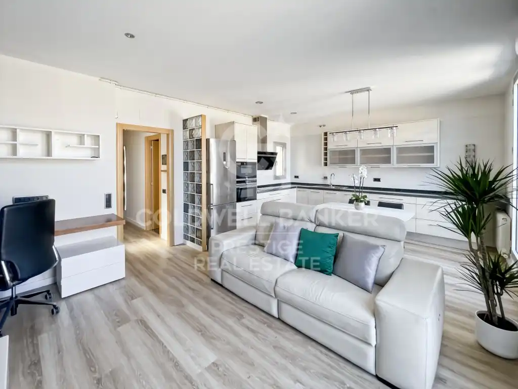 Sala d'estar de Àtic en venda en Barcelona amb Aire condicionat, Terrassa i Moblat