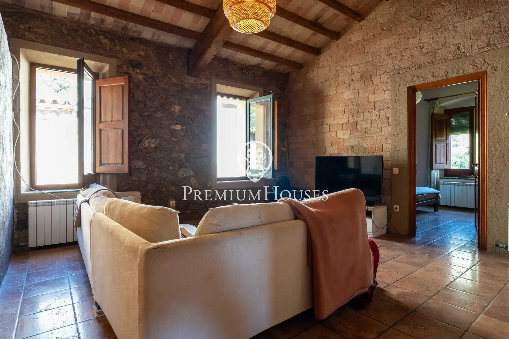 Sala d'estar de Finca rústica en venda en Sant Pere de Ribes amb Calefacció i Jardí privat