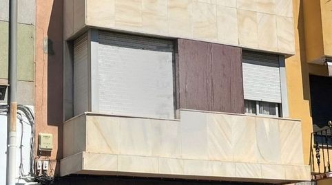 Edificio de tres pisos