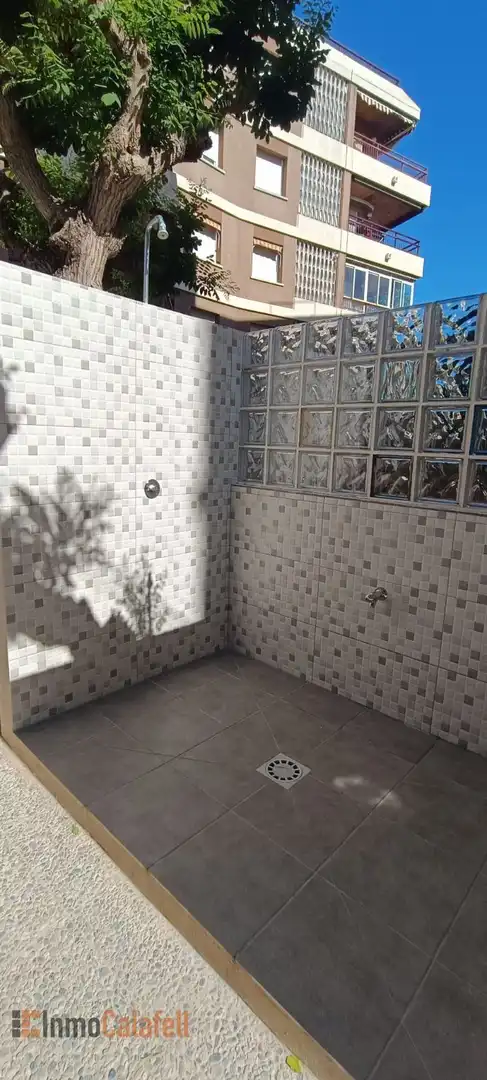 Badezimmer von Dachboden zum Verkauf in Calafell mit Klimaanlage, Heizung und Terrasse